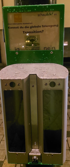 Abstimmungssäule am EKU-Parkplatz