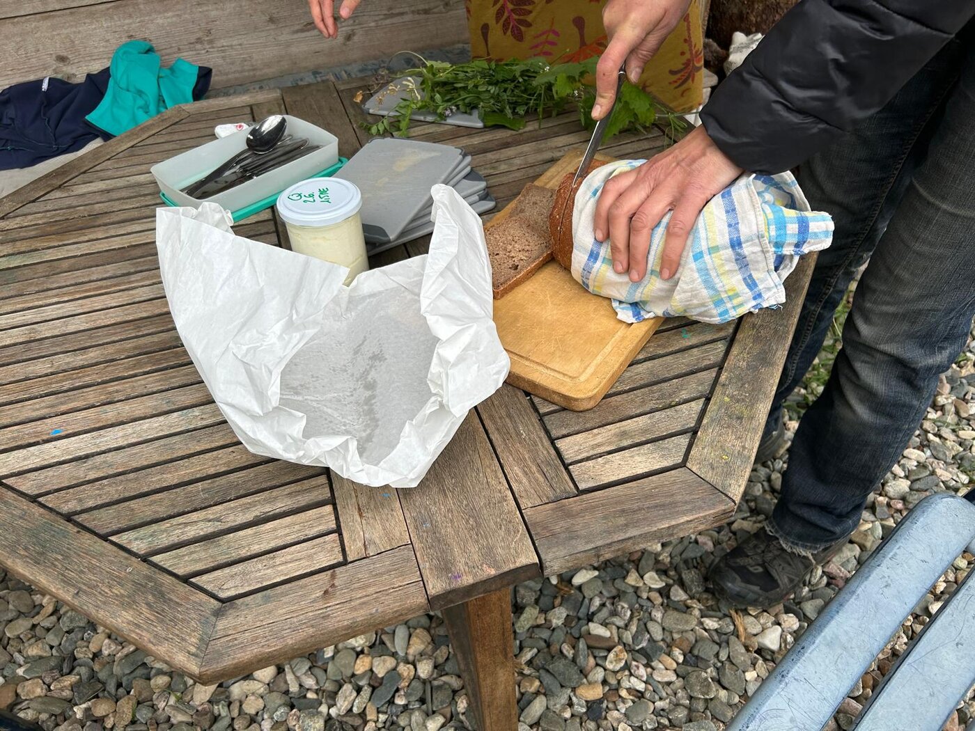 SoLawi-Brot mit Quark und Kräutern